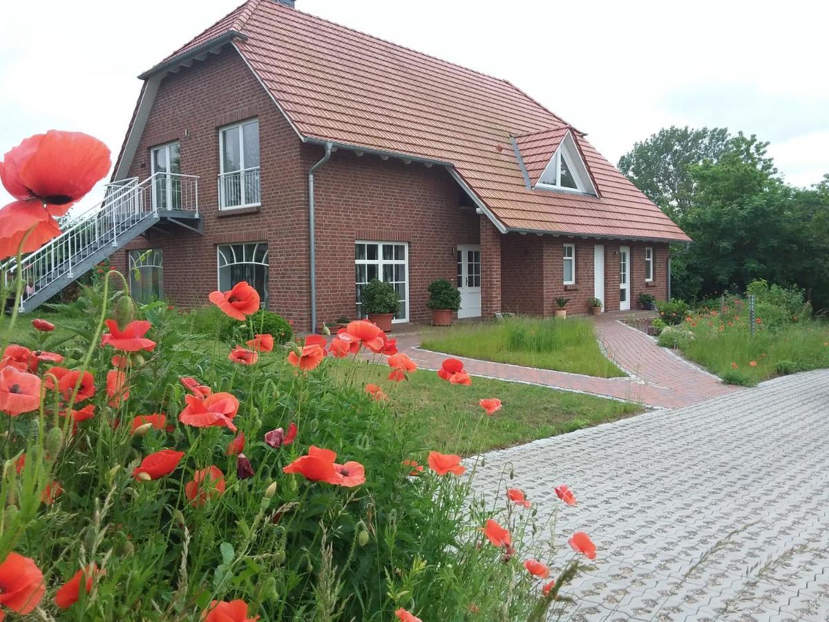 Haus Rosengarten- Ruhige Ferienwohnungen Im Gruenen Sehlen Luaran gambar