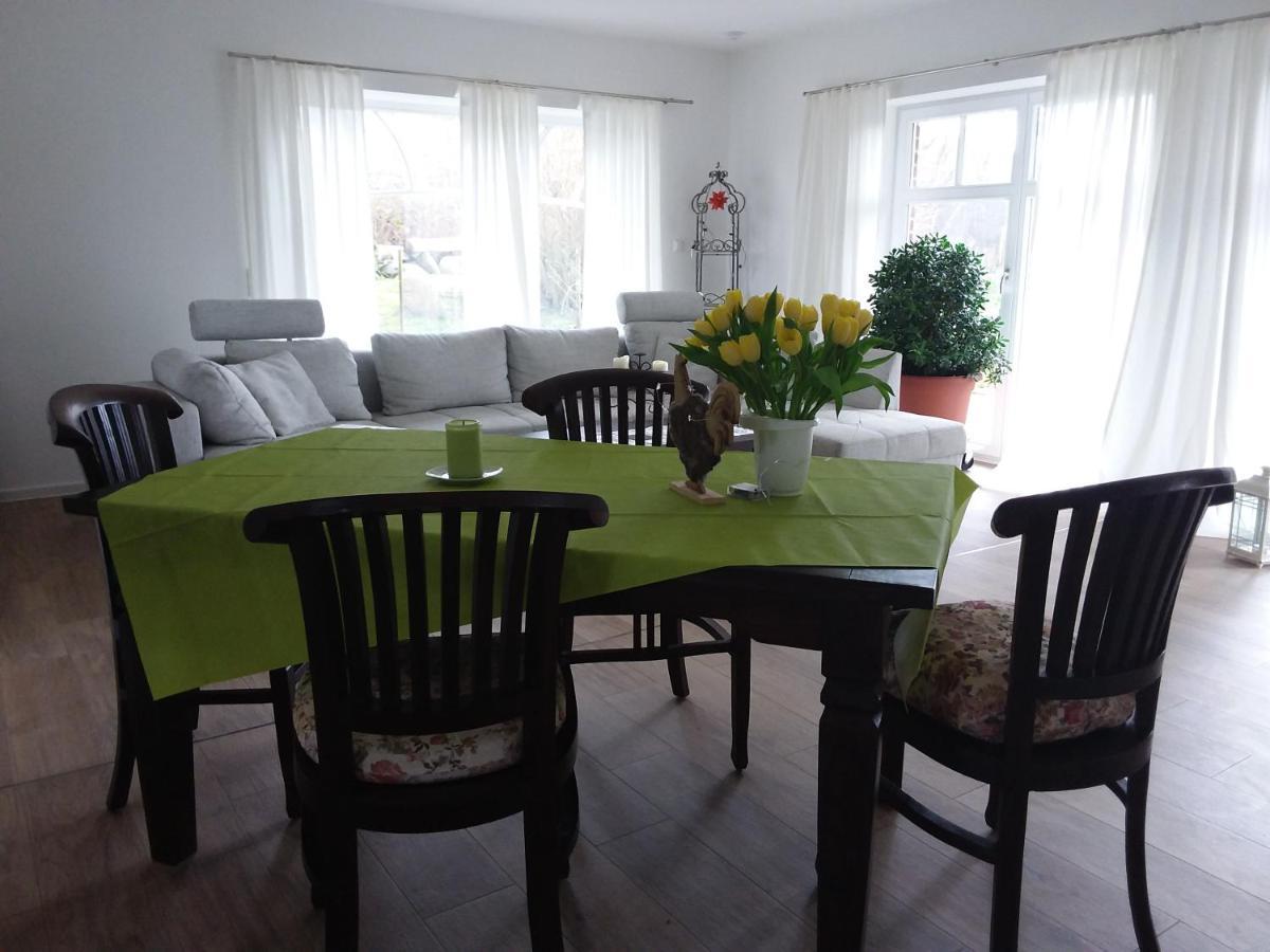 Haus Rosengarten- Ruhige Ferienwohnungen Im Gruenen Sehlen Luaran gambar