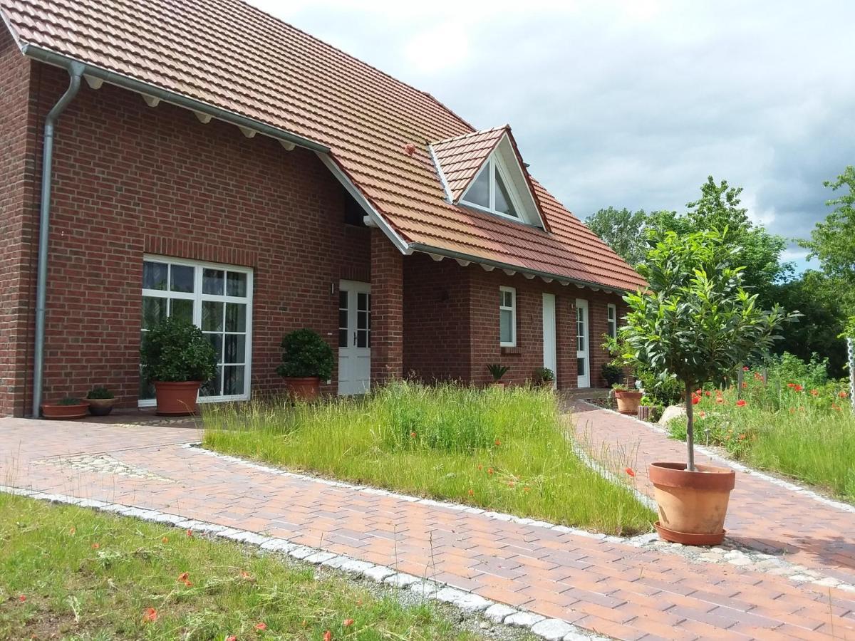 Haus Rosengarten- Ruhige Ferienwohnungen Im Gruenen Sehlen Luaran gambar