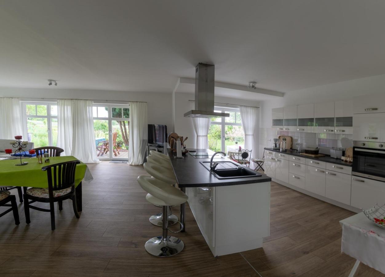Haus Rosengarten- Ruhige Ferienwohnungen Im Gruenen Sehlen Luaran gambar