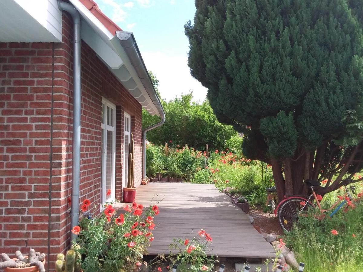 Haus Rosengarten- Ruhige Ferienwohnungen Im Gruenen Sehlen Luaran gambar